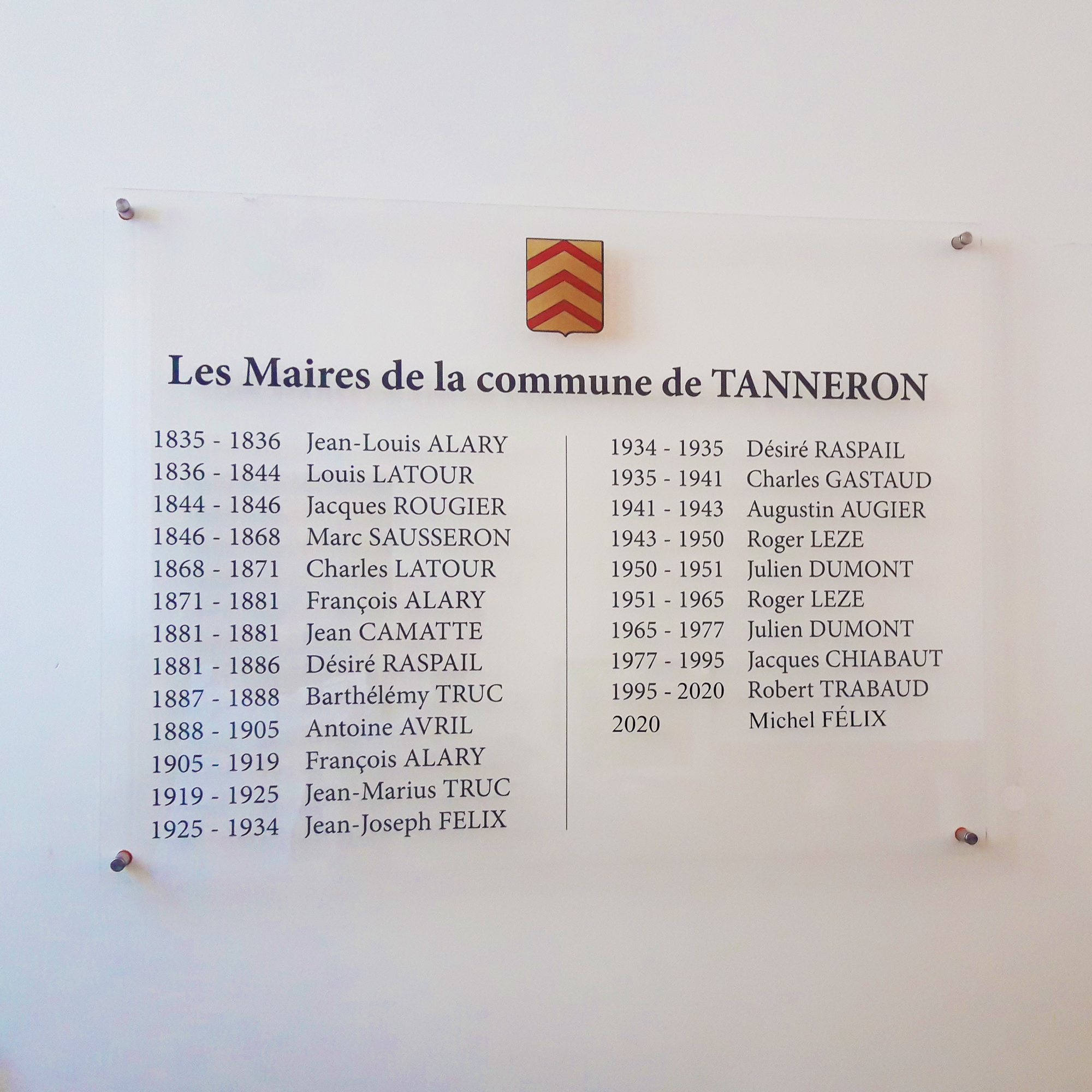 Plaque historique en plexiglass pour la Mairie de Tanneron